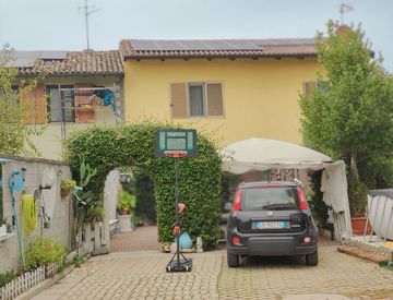 Facciata - Casa indipendente in Vendita in Via Vigevano a Gambolò
