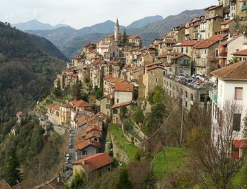 Foto 1 di 20 - Trilocale in Vendita a Apricale