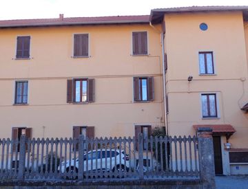 Foto 1 di 9 - Trilocale in Vendita in Via Mombarone a Borgosesia