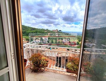 Terrazza - Trilocale in Vendita in Via del Pozzo 71 a Cori