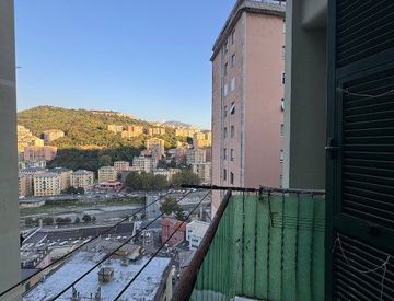 Foto 1 di 12 - Attico, mansarda in Vendita in Via Giovanni Revello a Genova