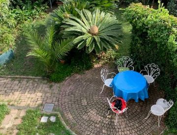 Giardino - Trilocale in Vendita in Via Milano a Celle Ligure