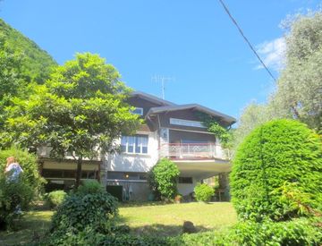 Facciata - Villa in Vendita in Viale San Ambrogio a Oliveto Lario