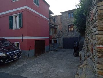 Foto 1 di 13 - Quadrilocale in Vendita in Via Roma 29 a Lucinasco