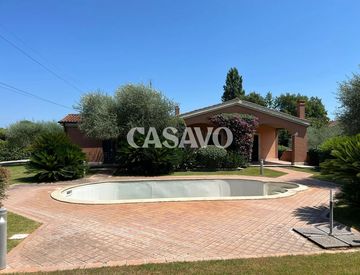 Facciata - Villa in Vendita in Via John Lennon 73 a Roma