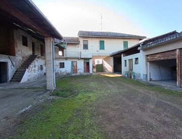 Foto 1 di 18 - Casa indipendente in Vendita in Via Fiera 10 a Buronzo