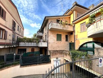 Trilocale In Vendita In Roma A Usmate Velate Mq Casa It