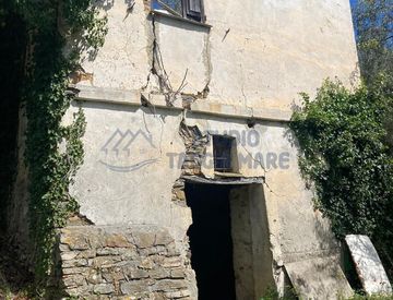 Foto 1 di 17 - Rustico, casale in Vendita in Via Civezza a Civezza