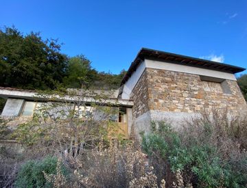 Foto 1 di 32 - Terreno edificabile in Vendita in Regione Avreghi 1 a Cipressa