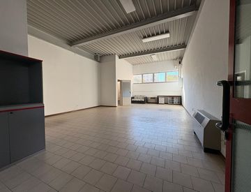 Stanza - Locale commerciale in Affitto in Via Emilia 148 a Ozzano dell'Emilia