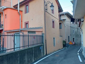 Foto 1 di 13 - Casa indipendente in Vendita in Via alle scuole a Serravalle Sesia