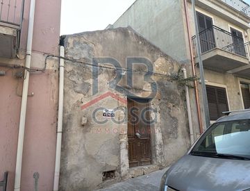 Foto 1 di 2 - Casa indipendente in Vendita in Via Calatafimi a Ispica