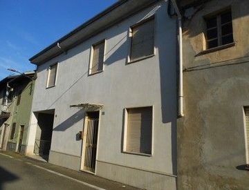 Foto 1 di 18 - Casa indipendente in Vendita in Via Cavour 8 a Caresana