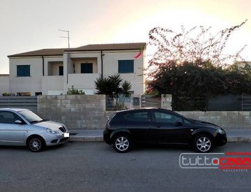 Foto 1 di 18 - Villetta a schiera in Vendita in Via San Josemaria Escrivà 42 a Ragusa