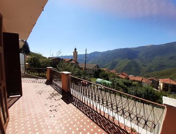 Terrazza - Rustico, casale in Vendita in Via Pautano a Pornassio