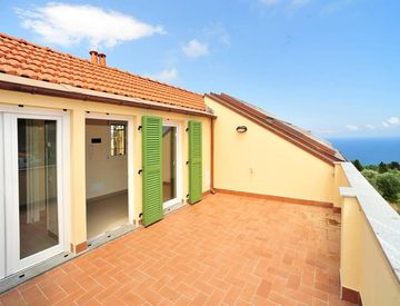 Terrazza - Trilocale in Vendita in Via la Pace a Diano Marina