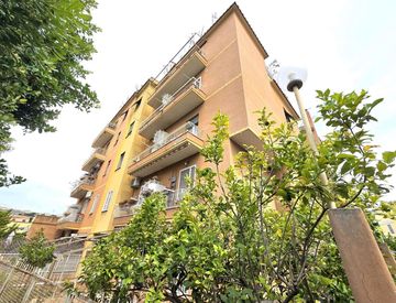 Vista - Trilocale in Vendita in Via Ceprano 49 a Roma
