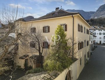 Foto 1 di 12 - Casa indipendente in Vendita in Bahnhofstraße 4 a Appiano sulla strada del vino