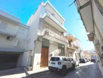 Foto 1 di 18 - Trilocale in Vendita in Via Abate Fornari 12 a Canosa di Puglia
