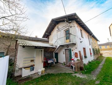 Foto 1 di 18 - Casa bifamiliare, trifamiliare in Vendita in Via G. Marconi 17 a Caresana