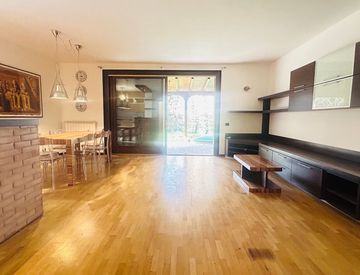 Soggiorno - Trilocale in Vendita in Via Santo Stefano 107 a Vedano al Lambro