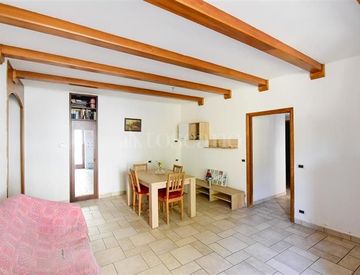 Soggiorno - Quadrilocale in Vendita in Via Vecchia Regina a Laglio