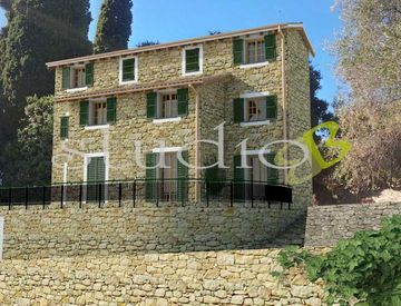 Foto 1 di 9 - Rustico, casale in Vendita in Via Silvio Pellico a Bordighera