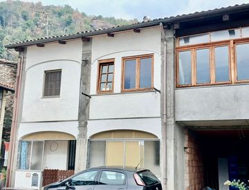 Facciata - Casa indipendente in Vendita in Via Torrazza 22 a Borgofranco d'Ivrea