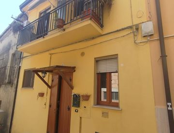 Facciata - Casa indipendente in Vendita in Borgo Romano 18 a Orsogna