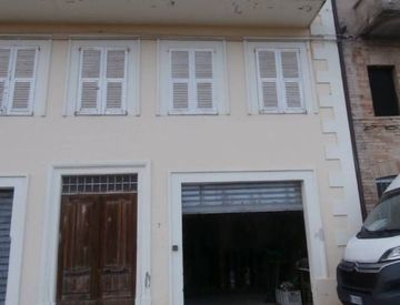 Facciata - Box/posto auto in Vendita in Viale della Repubblica 7 a Massa Fermana