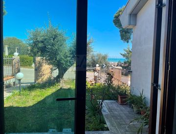 Foto 1 di 17 - Villetta a schiera in Vendita in Via Santa Lucia a San Benedetto del Tronto