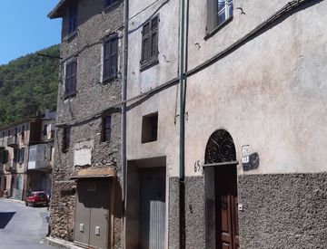Foto 1 di 29 - Rustico, casale in Vendita in Via Chiapparo a Pornassio