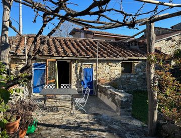 Facciata - Casa indipendente in Vendita in Località Luscignano 18 a Casola in Lunigiana