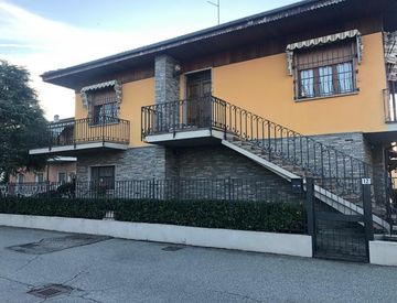 Facciata - Villa in Vendita in Via Boves a Trino