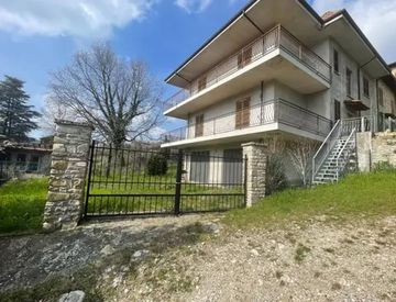 Facciata - Casa indipendente in Vendita in Via Provinciale a Alta Val Tidone