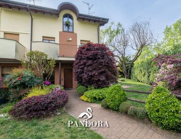 Facciata - Villetta a schiera in Vendita in Via Carreggia 101 F a Cardano al Campo