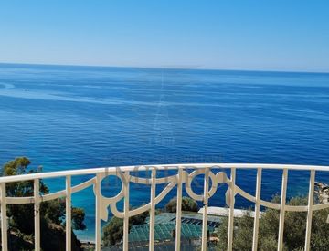 Foto 1 di 45 - Loft in Vendita in Corso Mentone 39 a Ventimiglia