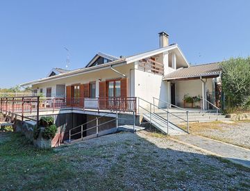 Facciata - Villa in Vendita in Frazione Mezzi Po 46B a Settimo Torinese