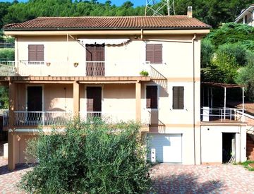 Foto 1 di 19 - Quadrilocale in Vendita in Via Argine Destro 595 a Imperia