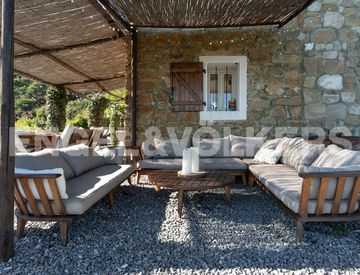 Foto 1 di 25 - Rustico, casale in Vendita in Via delle Otto Case a Ventimiglia