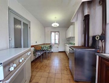 Cucina - Trilocale in Vendita in Via alla Chiesa 27 -5 a Cosio d'Arroscia