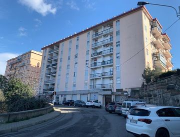 Foto 1 di 24 - Quadrilocale in Vendita in Via Ettore Vitale a Catanzaro