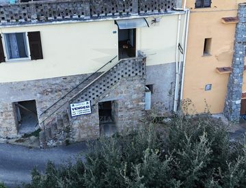 Foto 1 di 20 - Casa bifamiliare, trifamiliare in Vendita in Via L. Alborno 49 A a Ventimiglia