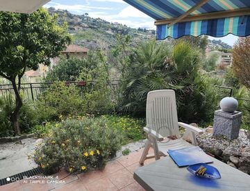 Giardino - Casa bifamiliare, trifamiliare in Vendita in Via Goffredo Mameli 20 a Bordighera