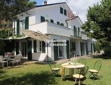 Foto 1 di 31 - Villa in Vendita in Via Nostra Signora delle Grazie a Imperia