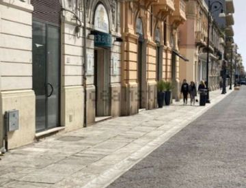 Vista - Locale commerciale in Affitto in Corso Giuseppe Garibaldi 47 a Reggio Calabria