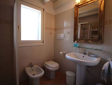 Bagno - Rustico, casale in Vendita in zona Centro a Perinaldo