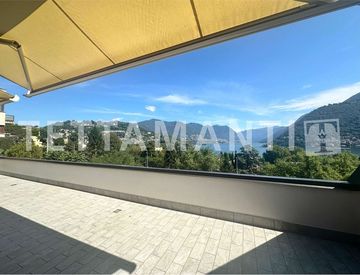 Terrazza - Trilocale in Vendita in Via Imbonati a Como