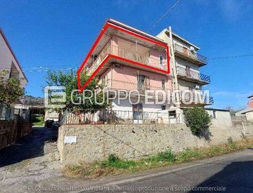 Foto 1 di 13 - Appartamento in Vendita in Via Roma 197 -195 a Cirò Marina
