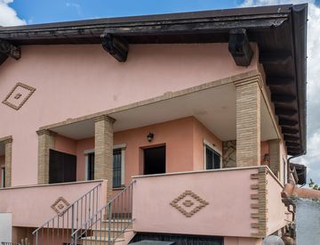 Foto 1 di 40 - Villa in Vendita in Via Giulio Minervini 10 a Roma
